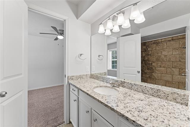 Building Photo - 2810 Golfing Green Dr