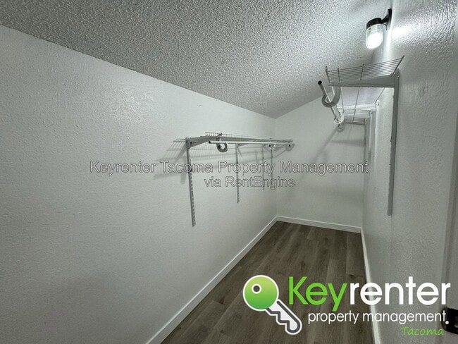 Building Photo - 15911 18th Ave Ct E