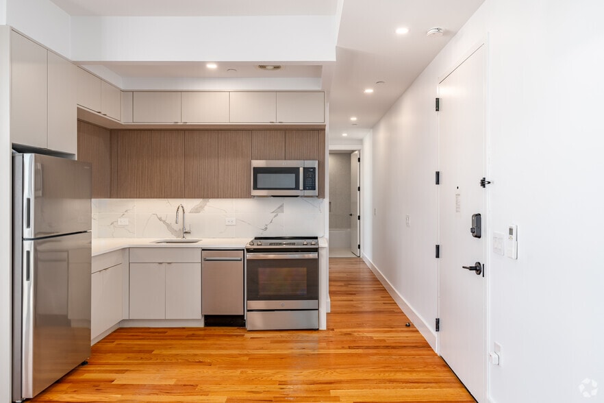 2BR, 1BR - 535SF - Kitchen - Cypress Park