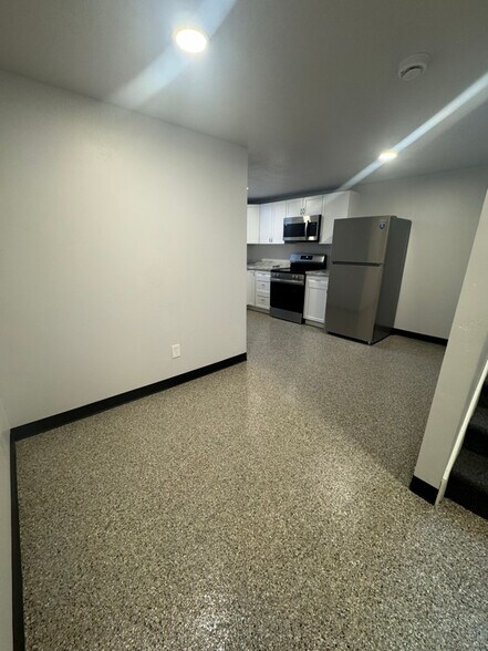 Building Photo - 639 S Coleman St