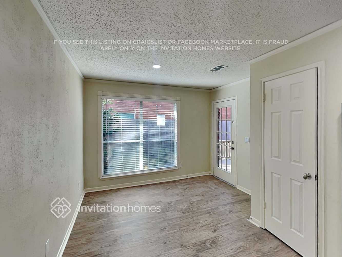 Building Photo - 110 S Village Knoll Cir