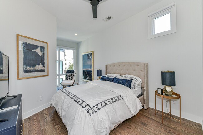 Building Photo - 1072 Kenilworth Ave