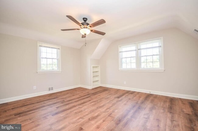 Building Photo - 9107 Lindale Dr