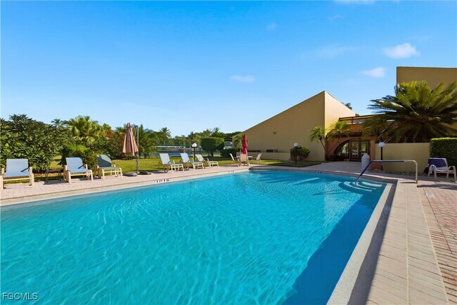 Building Photo - 6150 Whiskey Creek Dr