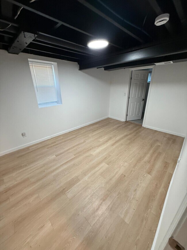 Building Photo - 904 Ridge Dr