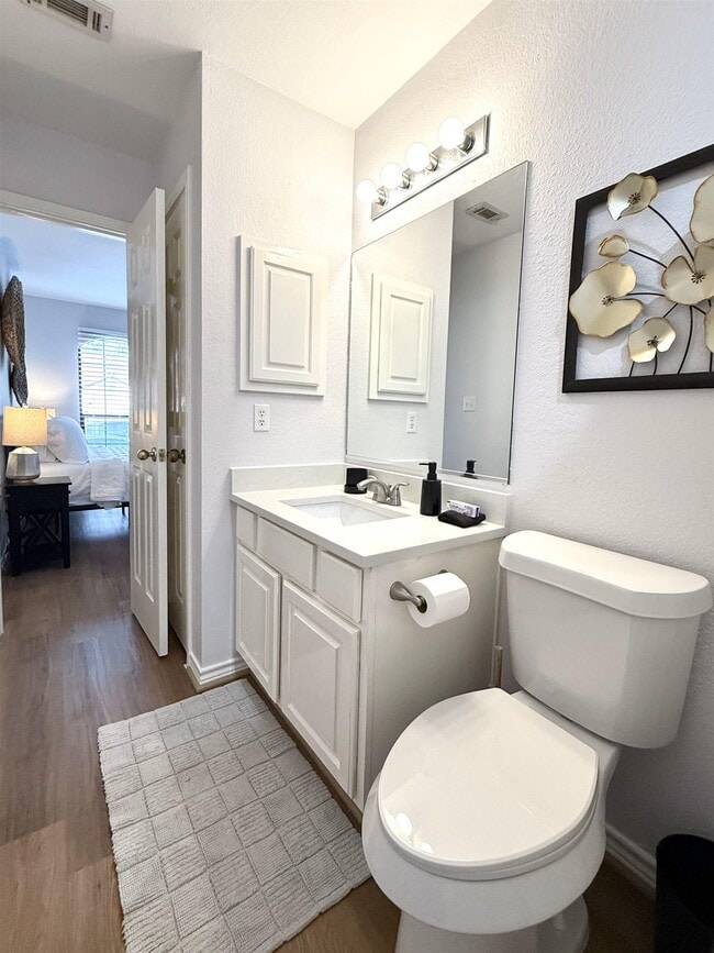 Building Photo - 307 Out Yonder