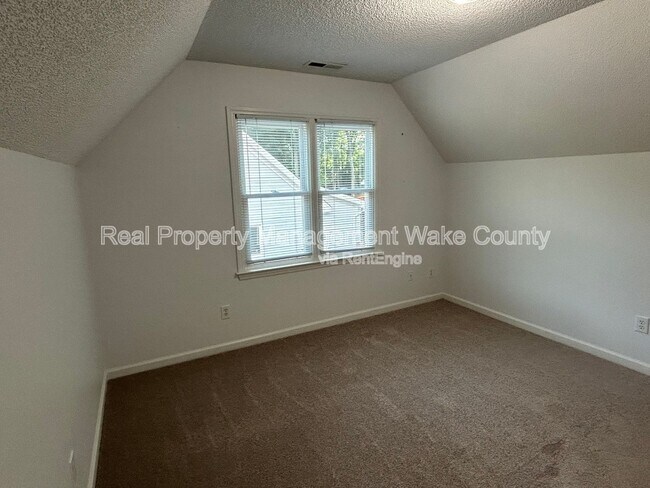 Building Photo - 1811 Kelly Glen Dr