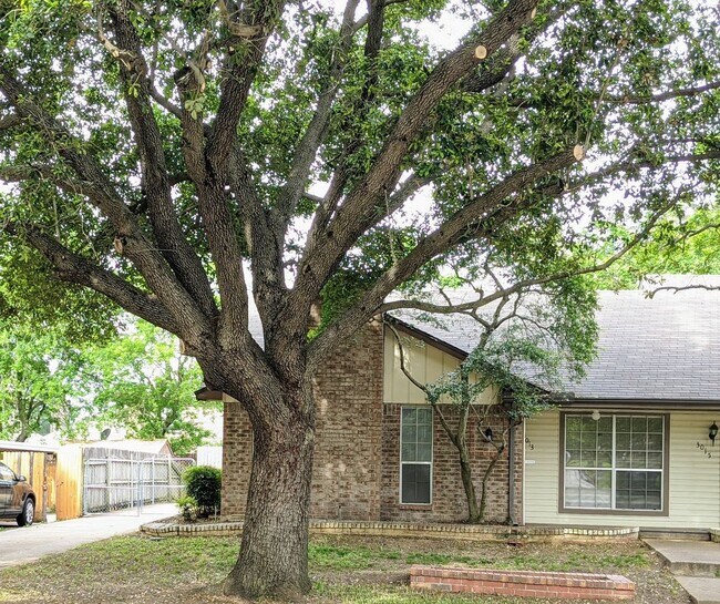 Building Photo - Cute 1 story duplex in Euless in CGISD