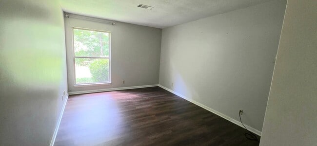 Building Photo - 2 bedroom / 2 bath *unfurnished* rental in...