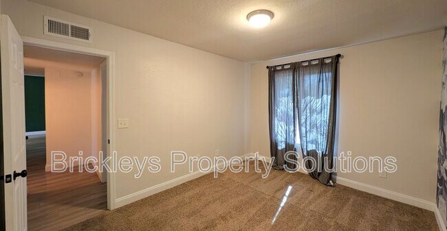 Building Photo - 2029 S Nina Cir