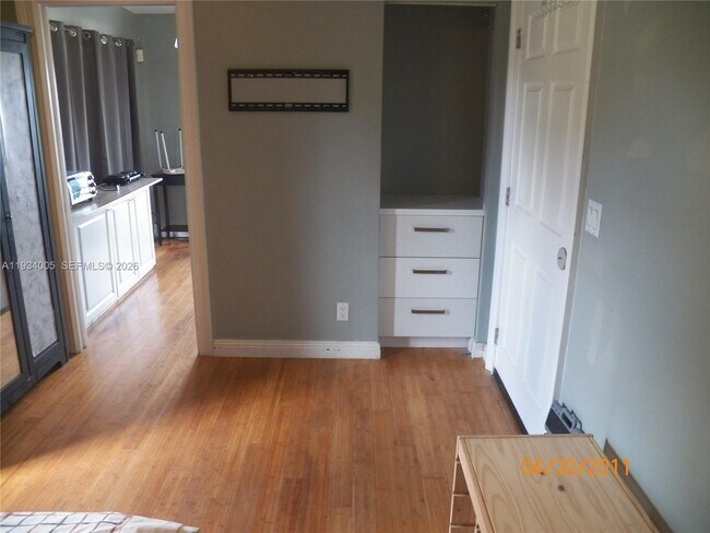 Building Photo - 600 N 35th Ave