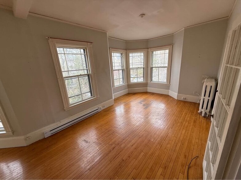 Building Photo - 6-8 Hurlbut St