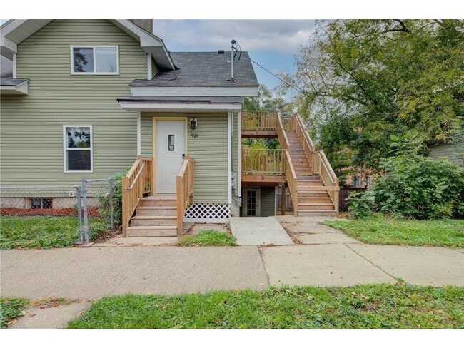 Building Photo - 1 Bed + Extra Room Upper Level Unit in East Harriet Duplex