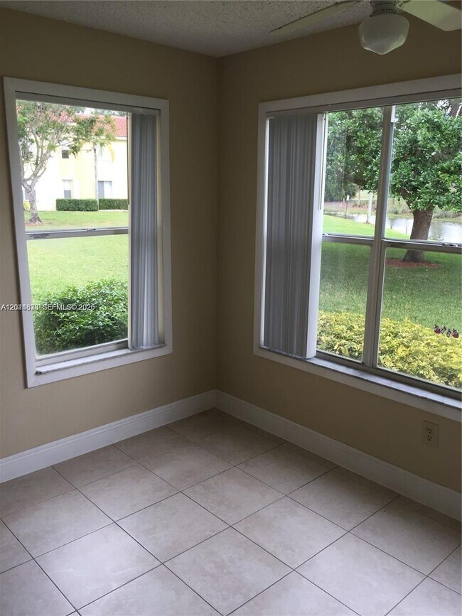 Building Photo - 12870 Vista Isles Dr