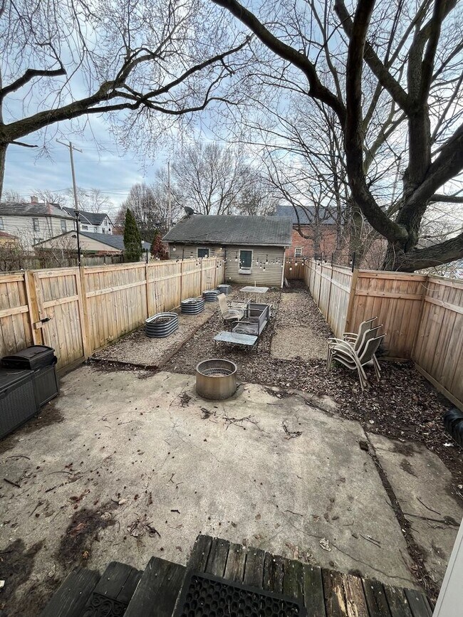 Building Photo - 991-993 Bryden Road