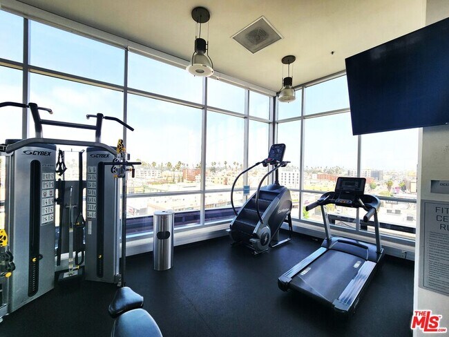 Building Photo - 3785 Wilshire Blvd