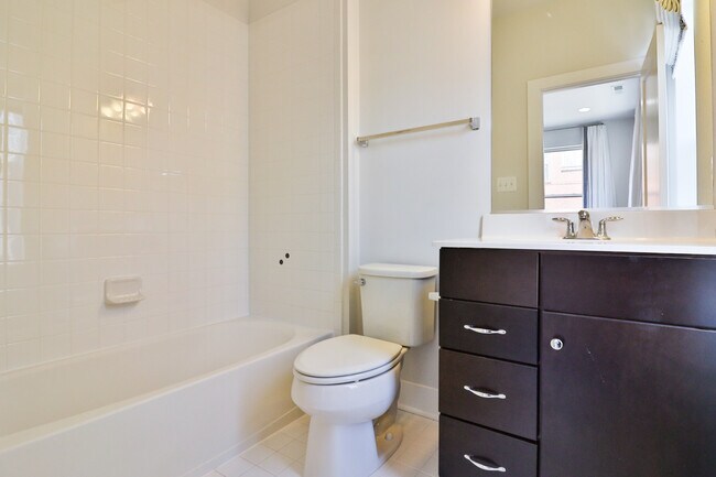 Building Photo - 1424 Piccard Dr