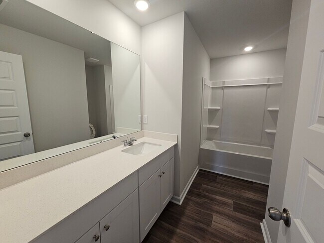 Building Photo - Waterfall Villages - 5 Bedroom- 2.5 Bath