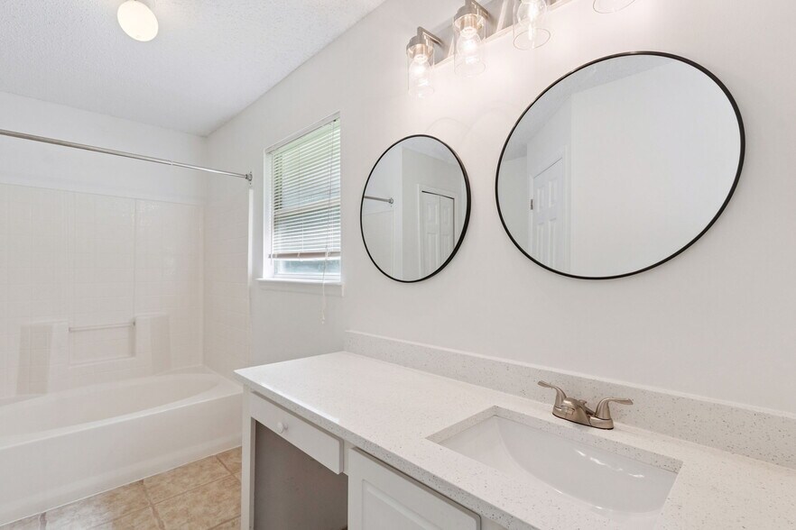 Master Bathroom - 268 Southlake Dr