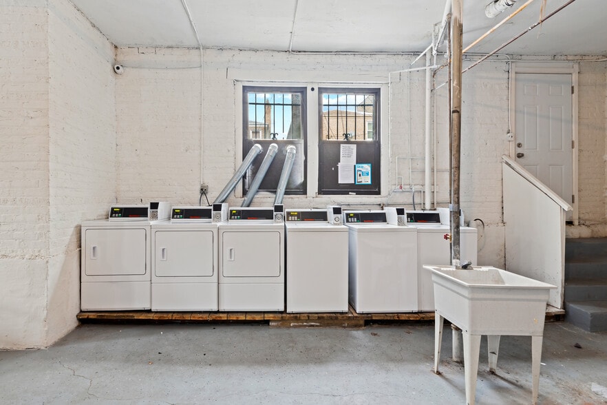 Building Photo - 6443 N Hamilton Ave