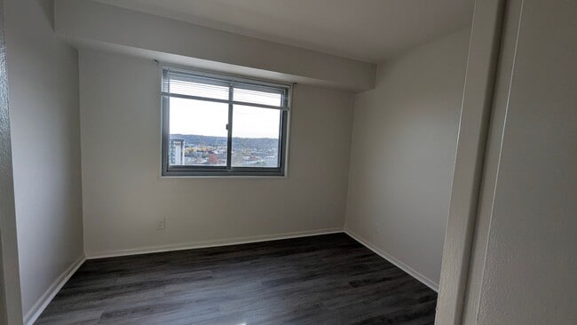 Building Photo - Cozy 1 Bed 1 Bath Condo In Vibrant Pavilion On The Park