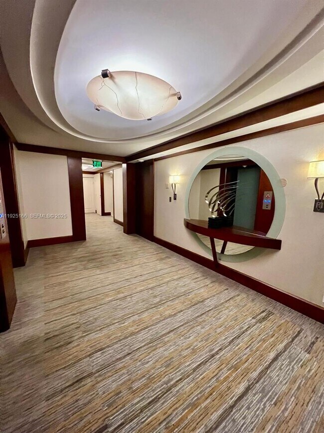 Building Photo - 1581 Brickell Ave