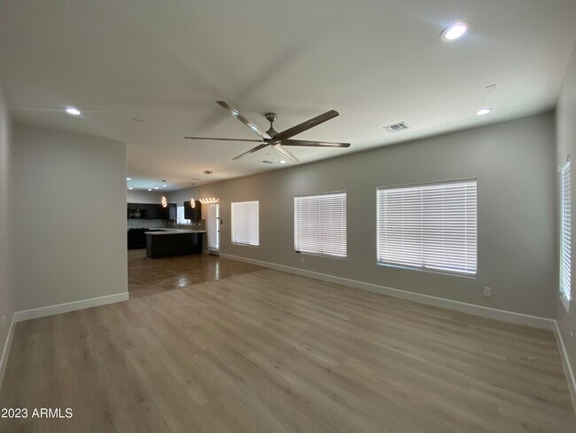 Building Photo - 4909 E Colonial Dr