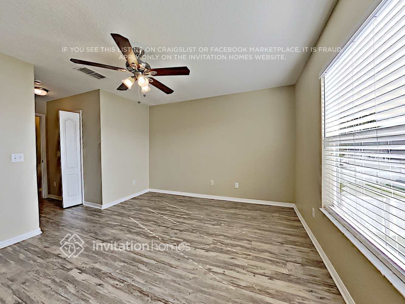 Building Photo - 1579 Tiverton Blvd