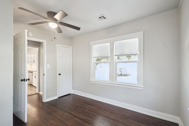 Building Photo - Location, Light & Lifestyle! 3-Bedroom Tulsa Beauty Near TU!