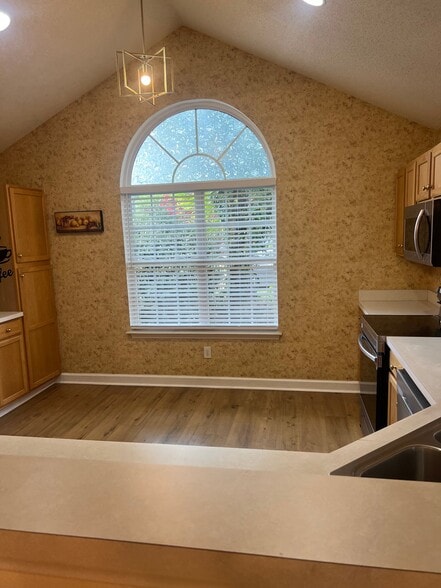 Building Photo - 5016 Bartholomew's Ln