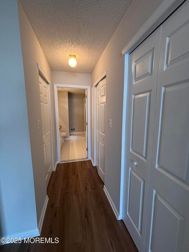 Building Photo - 8 Fiddlers Elbow Ct