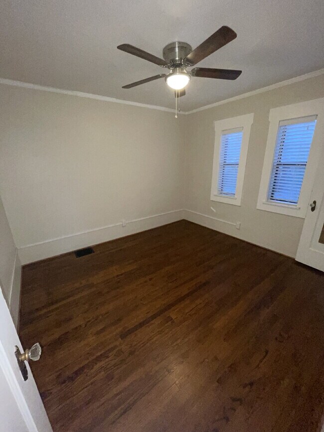 Building Photo - Cute 2 BR 1 BA Home in Midtown!