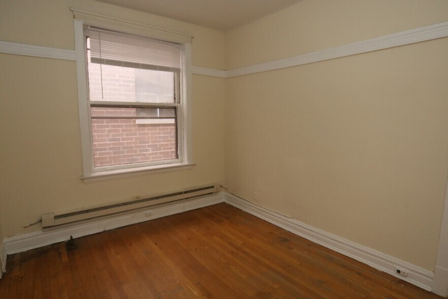 Building Photo - 710 W Barry Ave
