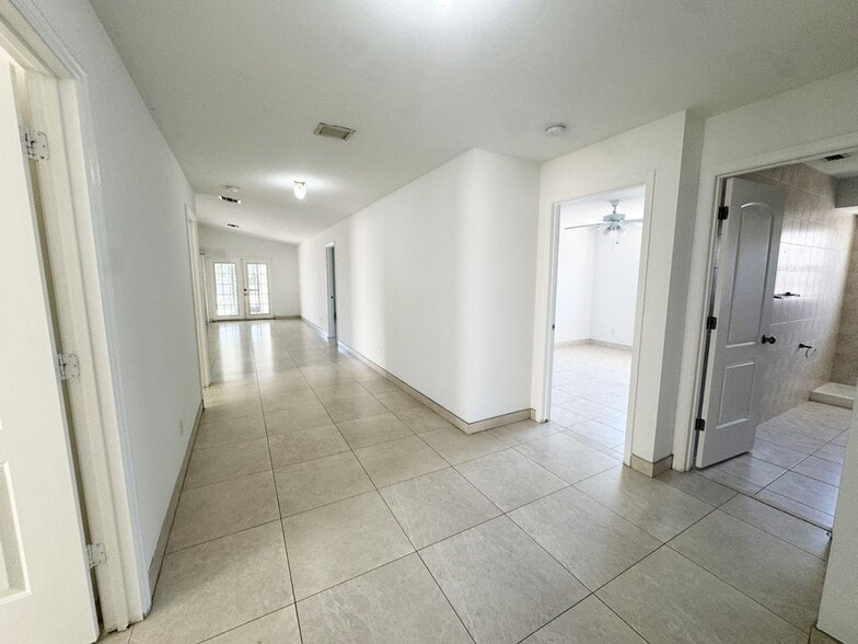 Building Photo - 630 105th Ave N