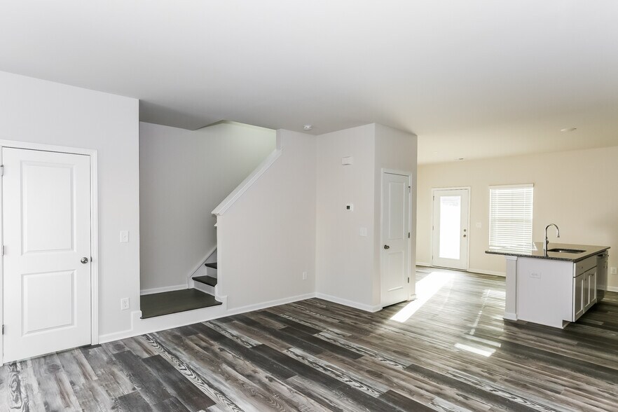 Open Concept - 105 Dogwood Village Trl