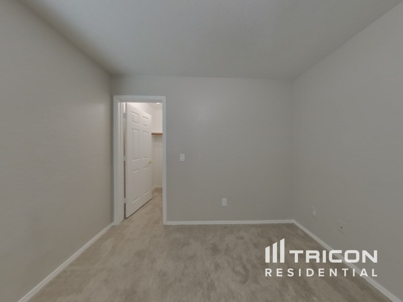 Building Photo - 1149 E Lakeview Dr