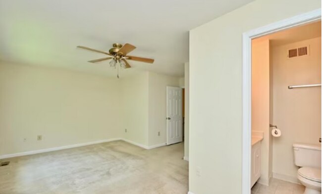 Building Photo - Charming 3-Level Townhome Backing to Woods in Prime Alexandria Location