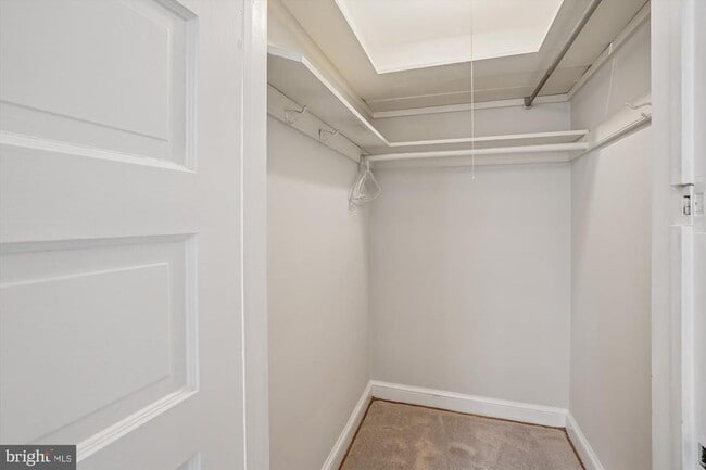 Building Photo - 904 N Ivy St