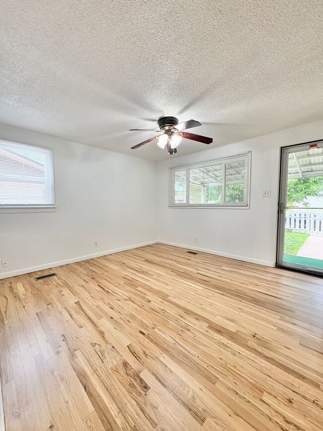 Building Photo - Immaculate, Updated, & Bright Home in West...