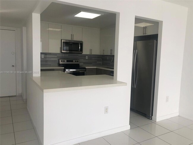 Building Photo - 18081 Biscayne Blvd