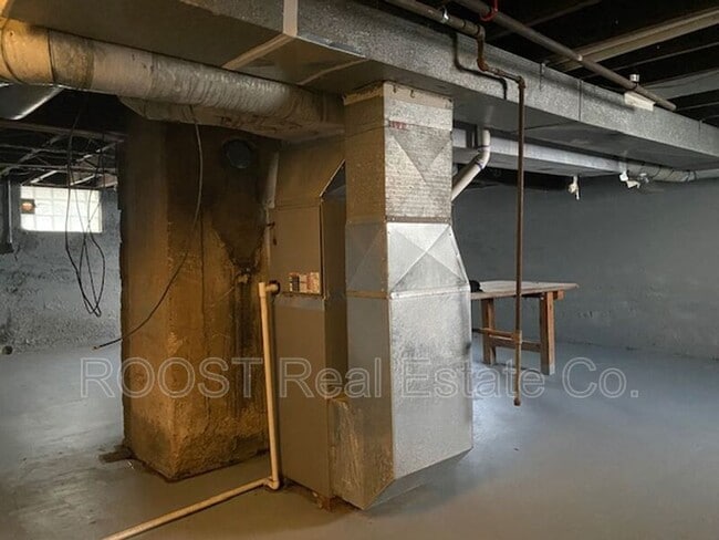 Building Photo - 1725 N Limestone St