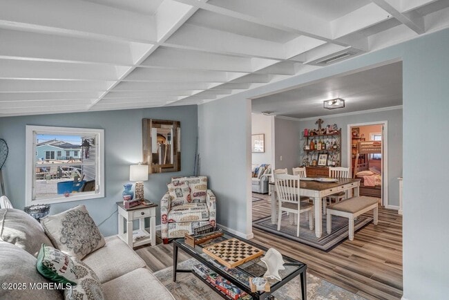 Building Photo - 28 S Los Angeles Dr