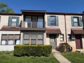 Building Photo - 215 East Ct