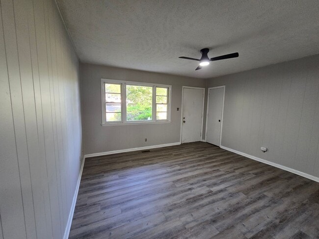 Building Photo - 745 Rustland Dr
