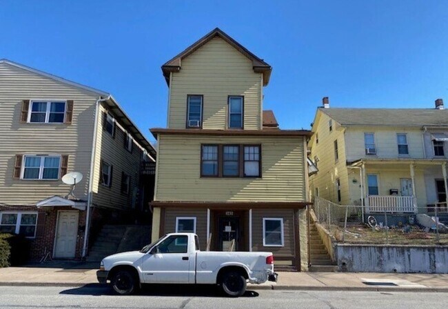 Building Photo - 345 S Front St