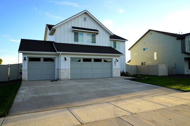 Building Photo - 5813 W Stavros St