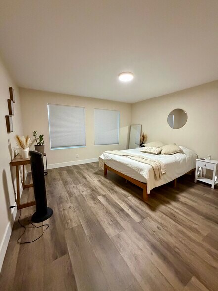 Master Bedroom - 1575 W Warm Springs Rd