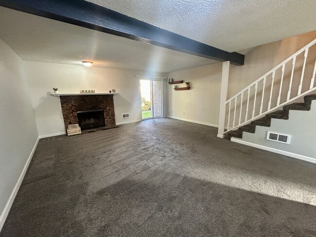 Building Photo - Fantastic 2 bed 1.5 bath townhome in Lynnw...
