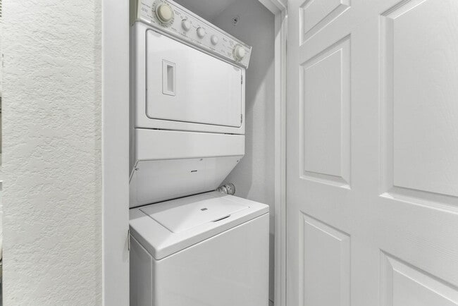 Building Photo - 155 W Rockford Dr