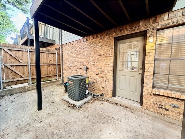 Building Photo - 1247 Dallas Dr